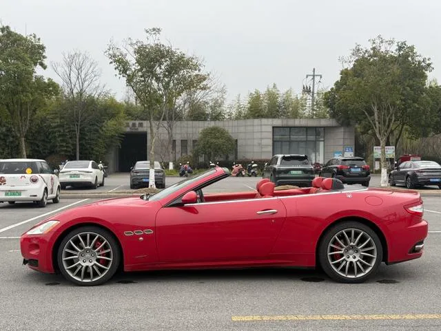 Maserati GranCabrio 2012 4.7L Sport exterior foto 4 Maserati GranCabrio 2012 4.7L Sport exterior foto 4