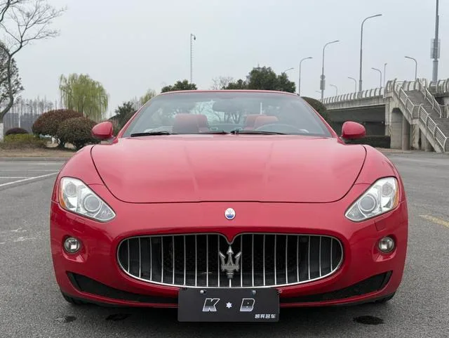 Maserati GranCabrio 2012 4.7L Sport exterior foto 9 Maserati GranCabrio 2012 4.7L Sport exterior foto 9
