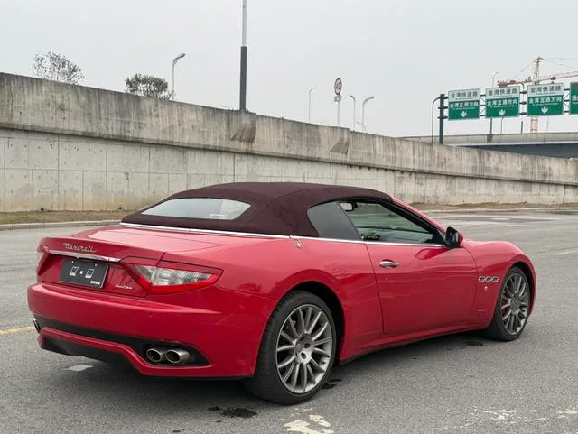 Maserati GranCabrio 2012 4.7L Sport interior foto 14 Maserati GranCabrio 2012 4.7L Sport interior foto 14