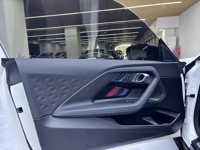 BMW 2 Series 2023 225i Coupe M Sports Night Suit interior photo 11 BMW 2 Series 2023 225i Coupe M Sports Night Suit interior photo 11
