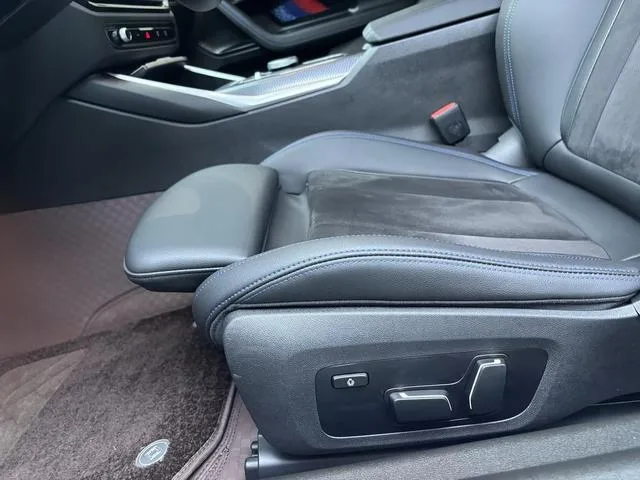 BMW 2 Series 2023 225i Coupe M Sports Night Suit interior photo 14 BMW 2 Series 2023 225i Coupe M Sports Night Suit interior photo 14