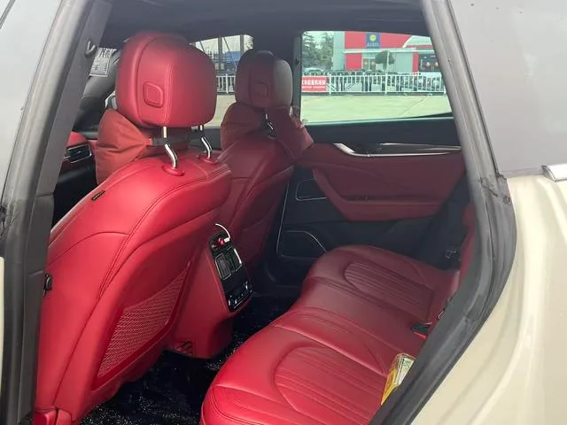 Maserati Levante 2020 3.0T Luxury Edition interior photo 6 Maserati Levante 2020 3.0T Luxury Edition interior photo 6