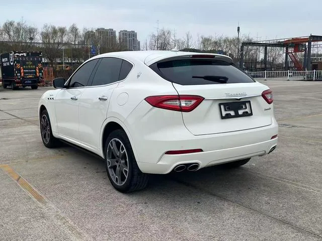 Maserati Levante 2020 3.0T Luxury Edition interior photo 7 Maserati Levante 2020 3.0T Luxury Edition interior photo 7