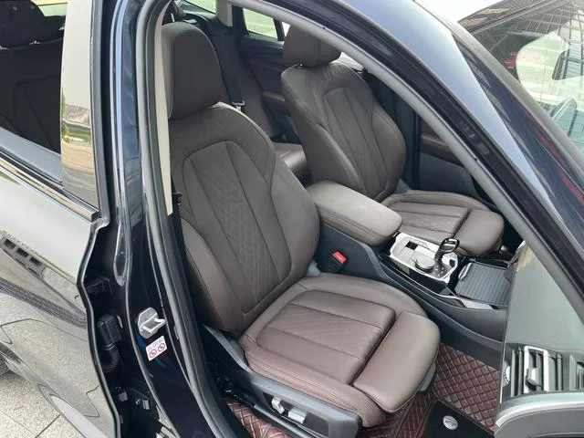 BMW X3 2022 Restyling xDrive30i Premium Class M Obsidian Night Suit interior photo 15 BMW X3 2022 Restyling xDrive30i Premium Class M Obsidian Night Suit interior photo 15