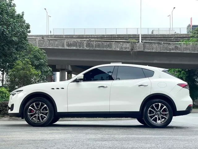 Maserati Levante 2021 3.0T Standard Edition exterior photo 3 Maserati Levante 2021 3.0T Standard Edition exterior photo 3