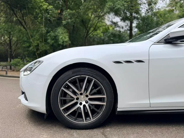 Maserati Ghibli 2017 3.0T Standard Edition interior photo 9 Maserati Ghibli 2017 3.0T Standard Edition interior photo 9
