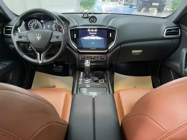 Maserati Ghibli 2021 2.0T Sharp Edition interior photo 16 Maserati Ghibli 2021 2.0T Sharp Edition interior photo 16