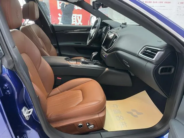 Maserati Ghibli 2021 2.0T Sharp Edition interior photo 18 Maserati Ghibli 2021 2.0T Sharp Edition interior photo 18