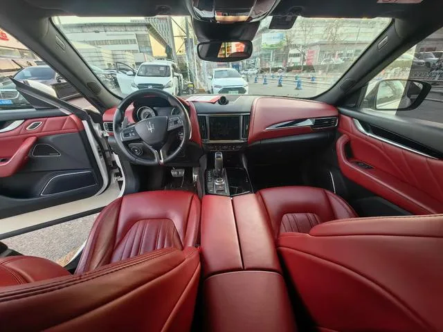Maserati Levante 2021 3.0T Standard Edition interior photo 7 Maserati Levante 2021 3.0T Standard Edition interior photo 7