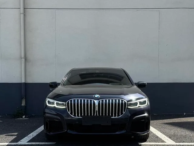 BMW 7 Series 2022 740Li Tipo de lujo M Conjunto deportivo exterior foto 2 BMW 7 Series 2022 740Li Tipo de lujo M Conjunto deportivo exterior foto 2