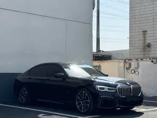 BMW 7 Series 2022 740Li Tipo de lujo M Conjunto deportivo exterior foto 3 BMW 7 Series 2022 740Li Tipo de lujo M Conjunto deportivo exterior foto 3