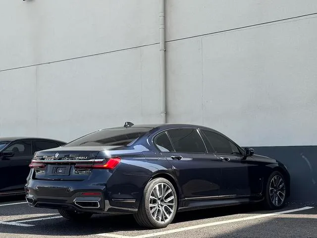 BMW 7 Series 2022 740Li Tipo de lujo M Conjunto deportivo exterior foto 4 BMW 7 Series 2022 740Li Tipo de lujo M Conjunto deportivo exterior foto 4