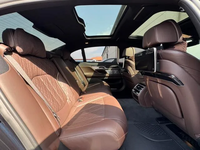 BMW 7 Series 2022 740Li Tipo de lujo M Conjunto deportivo exterior foto 10 BMW 7 Series 2022 740Li Tipo de lujo M Conjunto deportivo exterior foto 10