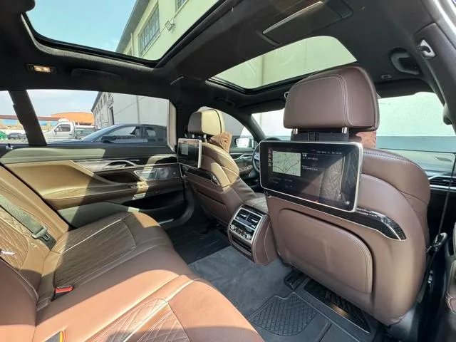 BMW 7 Series 2022 740Li Tipo de lujo M Conjunto deportivo interior foto 13 BMW 7 Series 2022 740Li Tipo de lujo M Conjunto deportivo interior foto 13