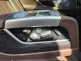 BMW 7 Series 2022 740Li Tipo de lujo M Conjunto deportivo interior foto 15 BMW 7 Series 2022 740Li Tipo de lujo M Conjunto deportivo interior foto 15