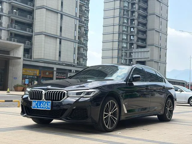 BMW 5 Series 2023 Restyling 530Li Leading Type M Sports suit exterior photo 1 BMW 5 Series 2023 Restyling 530Li Leading Type M Sports suit exterior photo 1