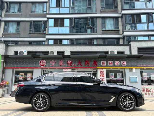 BMW 5 Series 2023 Restyling 530Li Leading Type M Sports suit exterior photo 4 BMW 5 Series 2023 Restyling 530Li Leading Type M Sports suit exterior photo 4