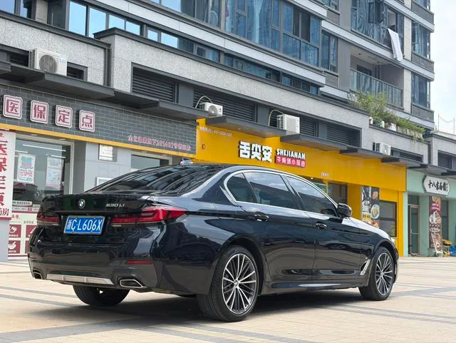 BMW 5 Series 2023 Restyling 530Li Leading Type M Sports suit exterior photo 5 BMW 5 Series 2023 Restyling 530Li Leading Type M Sports suit exterior photo 5