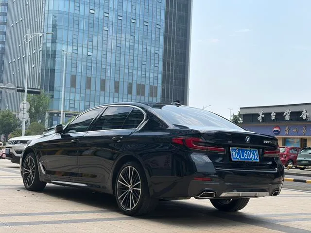 BMW 5 Series 2023 Restyling 530Li Leading Type M Sports suit interior photo 8 BMW 5 Series 2023 Restyling 530Li Leading Type M Sports suit interior photo 8