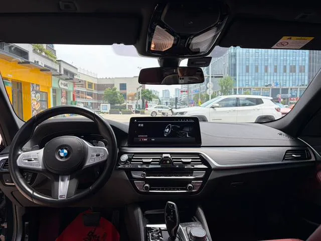 BMW 5 Series 2023 Restyling 530Li Leading Type M Sports suit interior photo 9 BMW 5 Series 2023 Restyling 530Li Leading Type M Sports suit interior photo 9