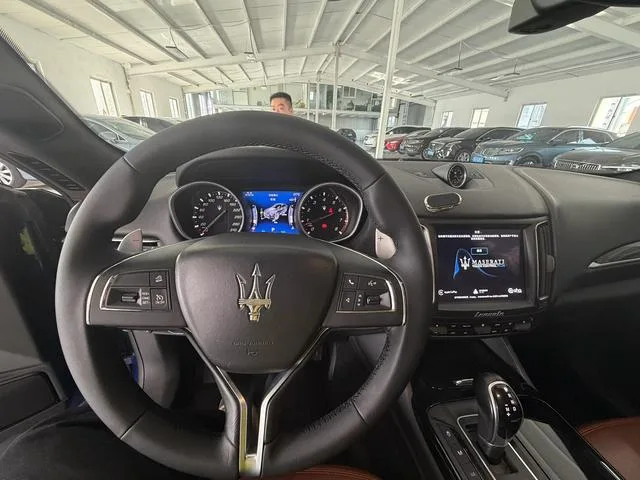 Maserati Levante 2018 3.0T Classic Edition interior photo 6 Maserati Levante 2018 3.0T Classic Edition interior photo 6
