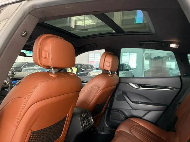 Maserati Levante 2018 3.0T Classic Edition interior photo 8 Maserati Levante 2018 3.0T Classic Edition interior photo 8