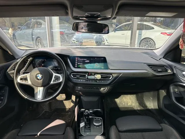 BMW 2 Series 2023 225i Four-door coupe M Sports suit interior photo 9 BMW 2 Series 2023 225i Four-door coupe M Sports suit interior photo 9