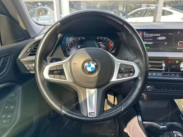 BMW 2 Series 2023 225i Four-door coupe M Sports suit interior photo 11 BMW 2 Series 2023 225i Four-door coupe M Sports suit interior photo 11