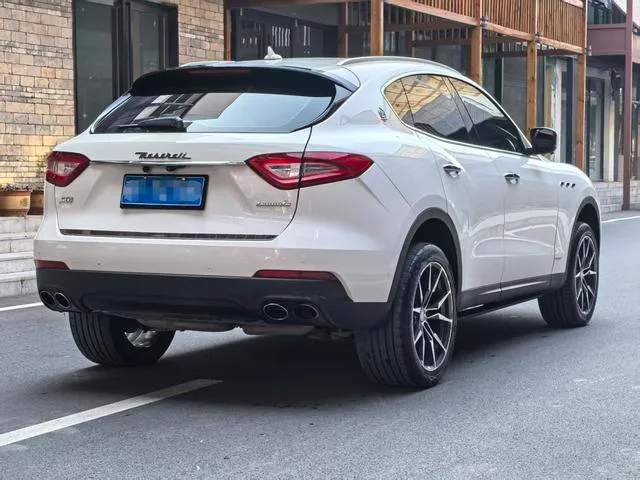 Maserati Levante 2016 3.0T Levante interior photo 9 Maserati Levante 2016 3.0T Levante interior photo 9