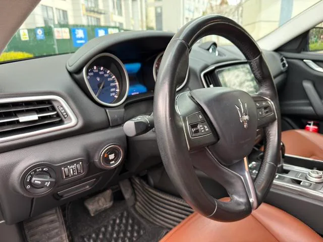 Maserati Ghibli 2017 3.0T Standard Edition interior photo 12 Maserati Ghibli 2017 3.0T Standard Edition interior photo 12