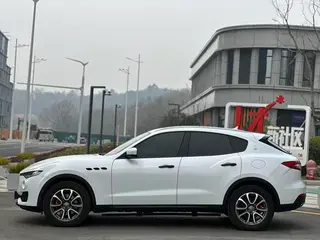 Maserati Levante 2018 3.0T 350Hp Standard Edition exterior photo 3 Maserati Levante 2018 3.0T 350Hp Standard Edition exterior photo 3