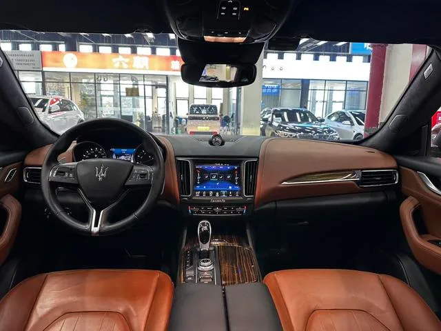 Maserati Levante 2018 3.0T 350Hp Standard Edition interior photo 11 Maserati Levante 2018 3.0T 350Hp Standard Edition interior photo 11