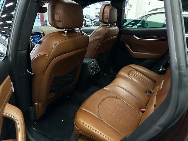 Maserati Levante 2018 3.0T 350Hp Standard Edition interior photo 12 Maserati Levante 2018 3.0T 350Hp Standard Edition interior photo 12