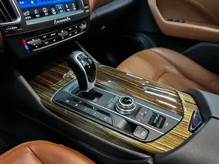 Maserati Levante 2018 3.0T 350Hp Standard Edition interior photo 14 Maserati Levante 2018 3.0T 350Hp Standard Edition interior photo 14