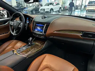 Maserati Levante 2018 3.0T 350Hp Standard Edition interior photo 20 Maserati Levante 2018 3.0T 350Hp Standard Edition interior photo 20