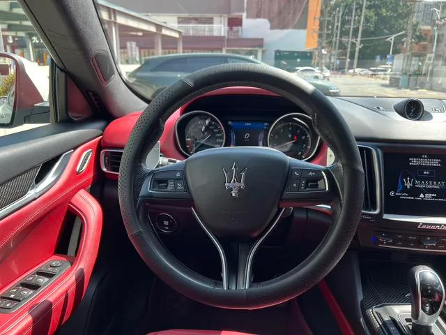 Maserati Levante 2016 3.0T Levante interior photo 9 Maserati Levante 2016 3.0T Levante interior photo 9