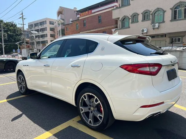 Maserati Levante 2016 3.0T Levante interior photo 13 Maserati Levante 2016 3.0T Levante interior photo 13