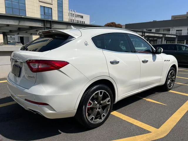 Maserati Levante 2016 3.0T Levante interior photo 15 Maserati Levante 2016 3.0T Levante interior photo 15