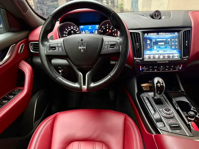 Maserati Levante 2018 3.0T 350Hp Standard Edition interior photo 11 Maserati Levante 2018 3.0T 350Hp Standard Edition interior photo 11