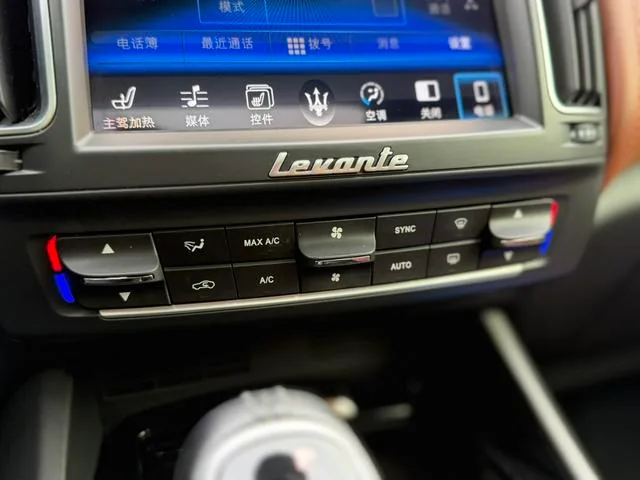 Maserati Levante 2016 3.0T Levante interior foto 14 Maserati Levante 2016 3.0T Levante interior foto 14