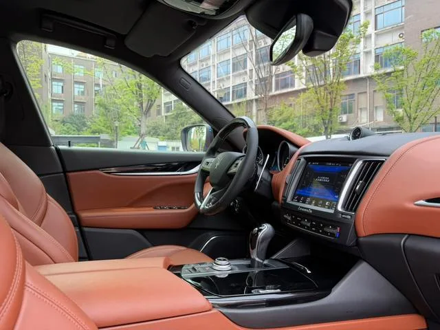 Maserati Levante 2016 3.0T Levante interior foto 17 Maserati Levante 2016 3.0T Levante interior foto 17