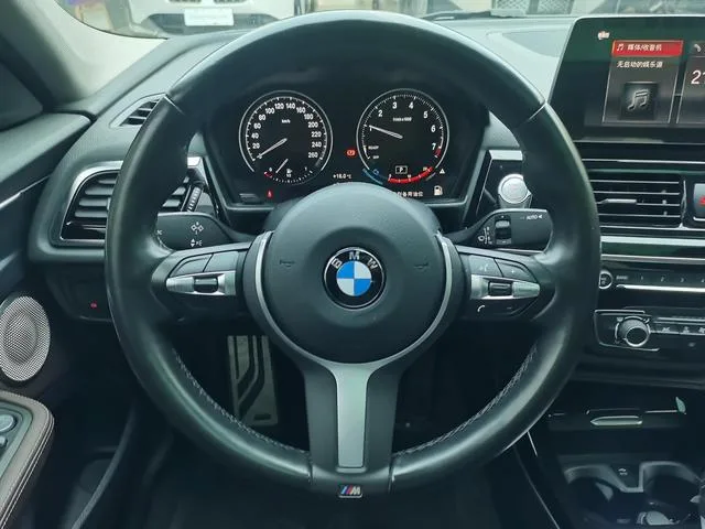 BMW 1 Series 2021 120i M Sports Obsidian Night Edition interior photo 12 BMW 1 Series 2021 120i M Sports Obsidian Night Edition interior photo 12