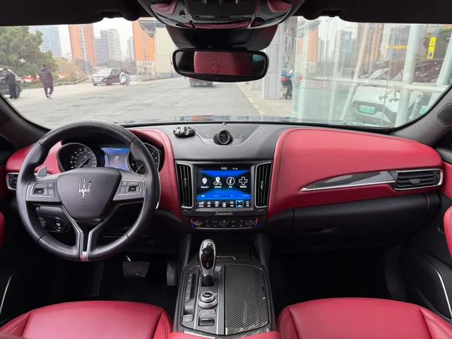Maserati Levante 2016 3.0T Levante interior photo 10 Maserati Levante 2016 3.0T Levante interior photo 10