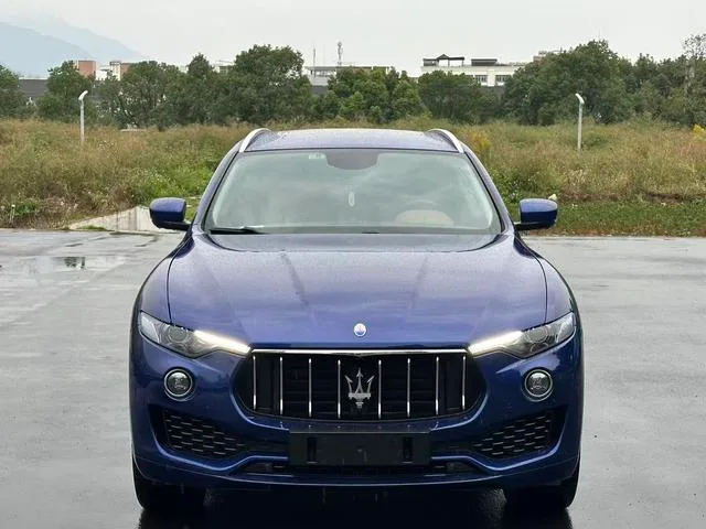 Maserati Levante 2018 3.0T Classic Edition exterior photo 2 Maserati Levante 2018 3.0T Classic Edition exterior photo 2