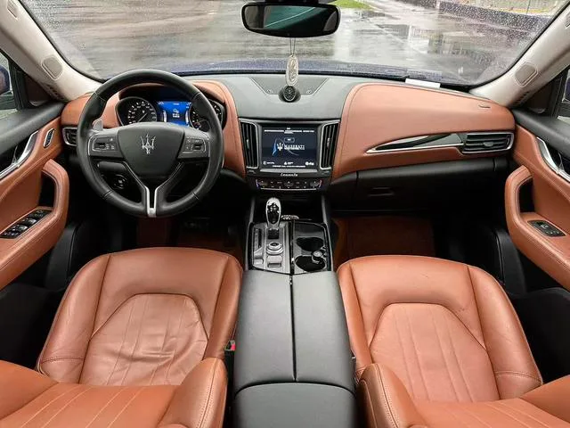 Maserati Levante 2018 3.0T Classic Edition interior photo 6 Maserati Levante 2018 3.0T Classic Edition interior photo 6