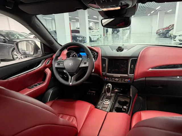 Maserati Levante 2018 3.0T Classic Edition interior photo 9 Maserati Levante 2018 3.0T Classic Edition interior photo 9