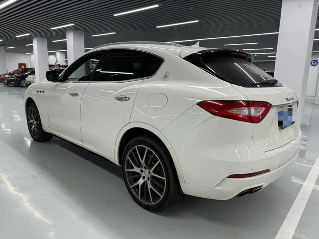 Maserati Levante 2018 3.0T Classic Edition interior photo 11 Maserati Levante 2018 3.0T Classic Edition interior photo 11