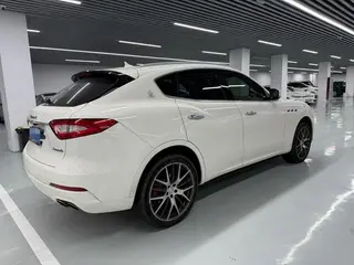 Maserati Levante 2018 3.0T Classic Edition interior photo 12 Maserati Levante 2018 3.0T Classic Edition interior photo 12