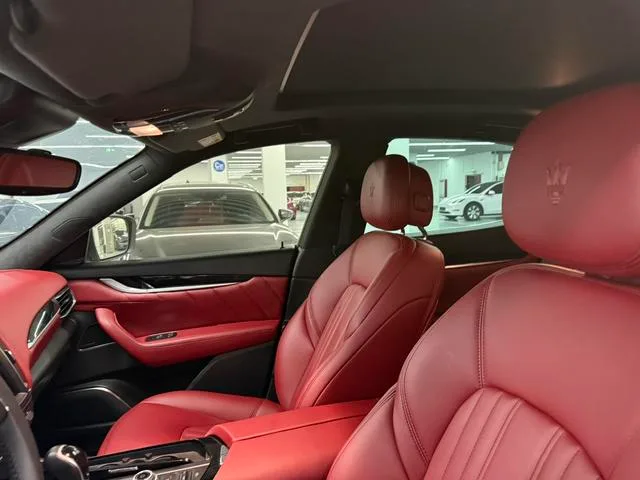 Maserati Levante 2018 3.0T Classic Edition interior photo 13 Maserati Levante 2018 3.0T Classic Edition interior photo 13