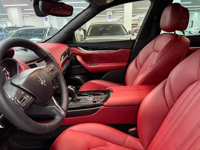 Maserati Levante 2018 3.0T Classic Edition interior photo 14 Maserati Levante 2018 3.0T Classic Edition interior photo 14